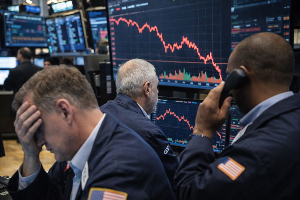 Dow slides 400 points as rising yields and oil prices hit tech stocks