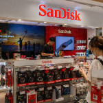 Sandisk stock flashes a double-top pattern: is a crash coming?